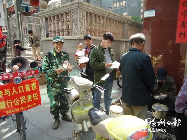 福州马尾区琅岐镇77岁老人骑行15年 宣传“安全教育”获理解